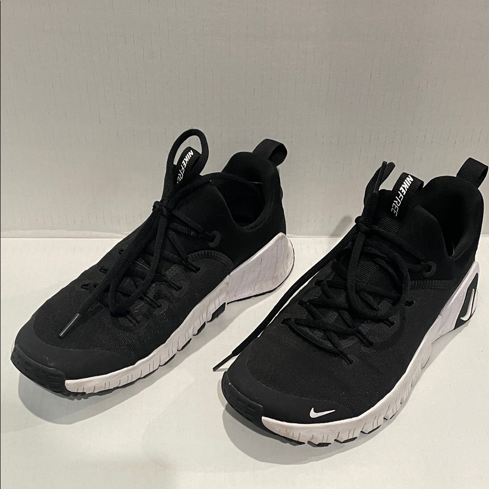 Nike Women's Black and White Sneakers